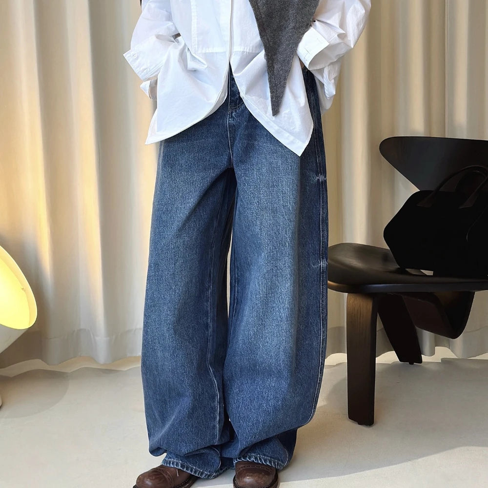 Relaxed Wide-Leg Jeans