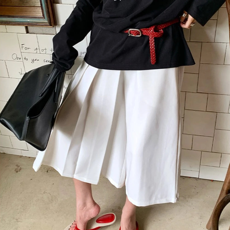 Pleated Wide-Leg Cropped Pants